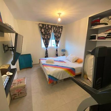 Sarin Room Yehud-Monosson Exterior photo